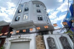 THI CÔNG SÀN NÂNG CHỐNG TĨNH ĐIỆN CHO TÒA NHÀ VĂN PHÒNG QUẬN 3