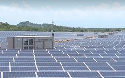 THI CÔNG SÀN NÂNG HPL CHO NHÀ MÁY ĐIỆN MẶT TRỜI THUẬN NAM