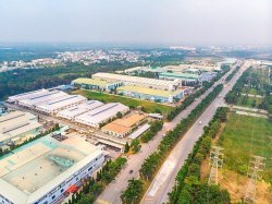 THI CÔNG SÀN NÂNG HPL PHÒNG SERVER KCN BÀU BÀNG