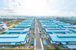 THI CÔNG SÀN NÂNG KỸ THUẬT HPL CHO NHÀ MÁY REGZA.